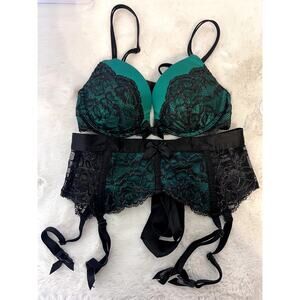 Victoria's Secret Very Sexy Emerald Green & Black Plunge Bra Set 34B